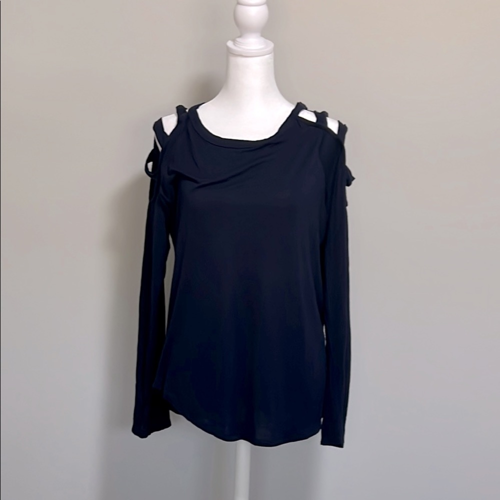 Sheila Rose Navy Cold Shoulder Top. Size Large.